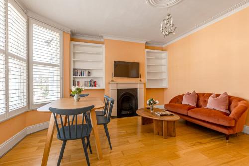Brondesbury Park Apartamento | New! Cosy 2BR Victorian Flat, Zone 2, Mins to Tube