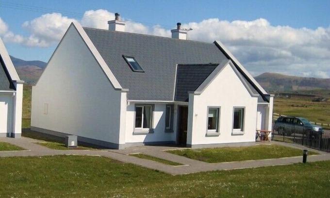 Ballyferriter Cabaña | Nueva casa de campo cerca de un campo de golf en Dingle Peninsula, vistas al Atlántico