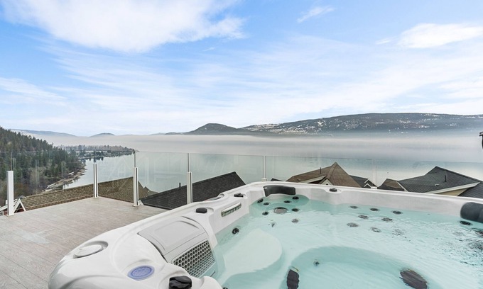 Central Okanagan Cabaña | New cottage. Fully equipped. So just kick off your shoes and relax.