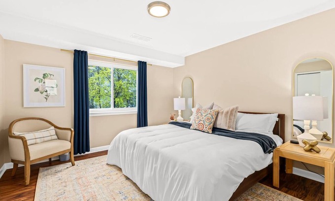 Roseville Apartamento | New! Cozy 1BR Upper Flat Near Roseville Downtown