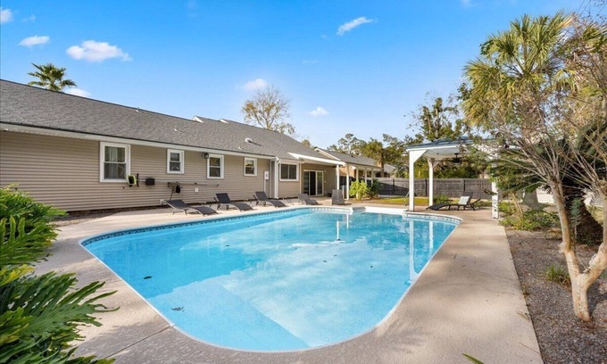 Lincolnville Casa | New! Cozy 4bd with pool in Summerville