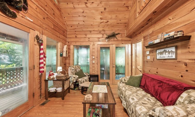 Andrews Casa | NEW! Cozy Creekside Cabin with Wraparound Porch