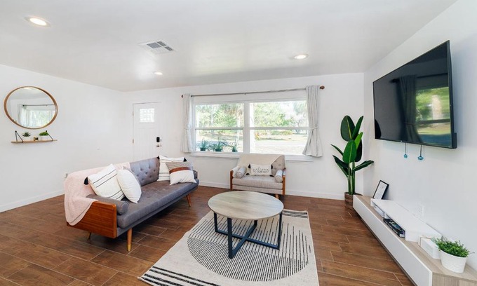 Crystal River Casa | NEW Cozy House 5 Min Three Sisters Springs