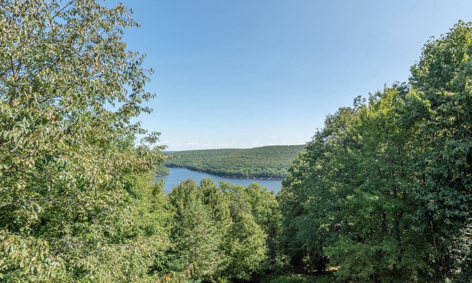 Mountainside Casa | New! Cozy Lake Access Home w/ Fireplace & Game Room