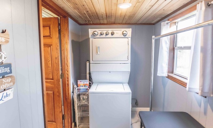 Somerset Cabina | NEW Cozy Lake House, Game Room, Fire-pit & Hot Tub & 1/2mile to boat ramp