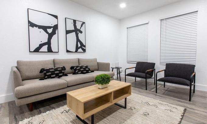 Northglenn Casa | NEW Cozy Renovated Townhome | 25 min to Denver