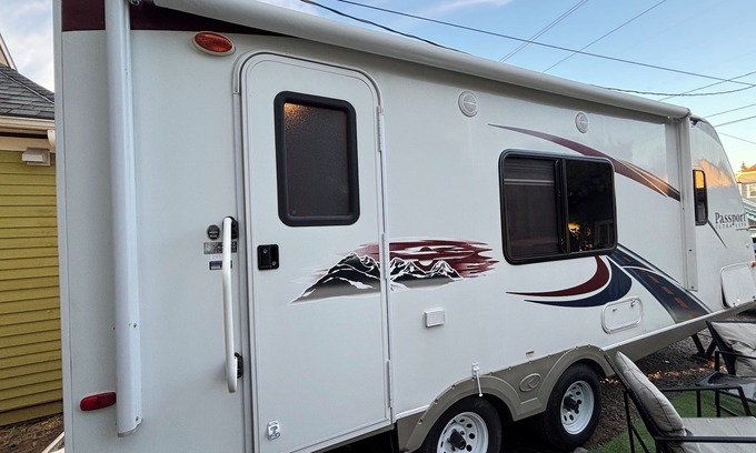 York Casa | NEW! Cozy RV with WiFi and AC in beautiful Bellingham