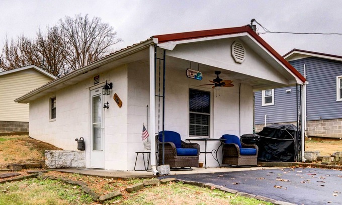 New Concord Apartamento | NEW! Cozy Studio w/ Covered Patio by Kentucky Lake