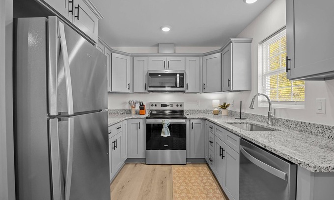 Winston - Salem Casa | New Custom Built Luxury 3 bed/2 bath Home w Fenced Backyard near Hospitals