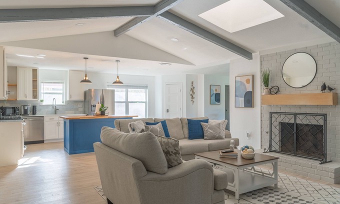 Garland Casa | NEW Custom Renovated Home Sweet Home | 4 BD 2 BA