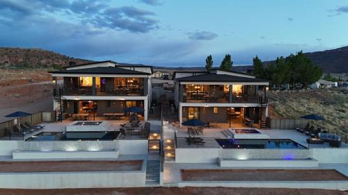 Moab South Valley Casa | New Desert Vista Retreat 12 Bedroom all Suites