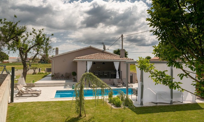 Grandici Casa | Nuevo Diseño de Villa, en el corazón verde de Istria, ideal para unas vacaciones en familia