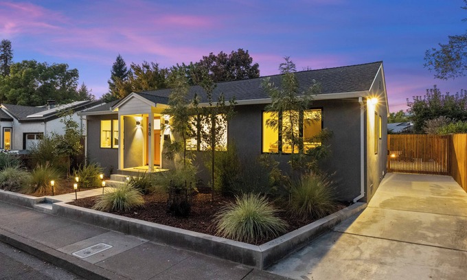 Sonoma Casa | NEW! Designer Eastside Sonoma Home, walk to plaza. By Inspired in Sonoma