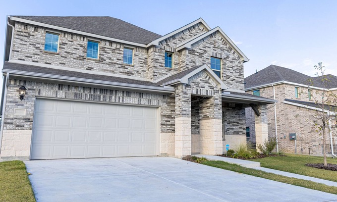 Royse City Casa | “New” Designer Home | 35 Minutes To Downtown Dallas