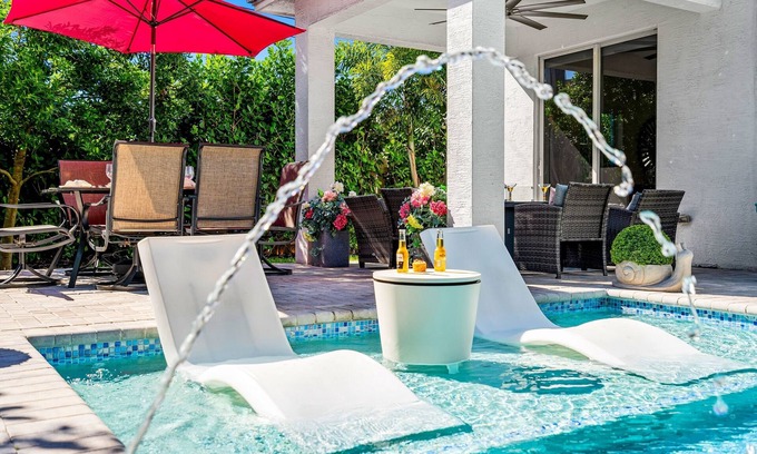 Delray Beach Casa | New Designer's Dream Delray Beach Oasis: Heated Pool, Large Patio, Close to Ave!