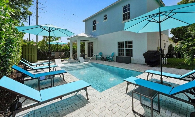Delray Beach Casa | NEW Designer's Dream Delray Beach Oasis w/ Private Pool, Patio, close to Ave!