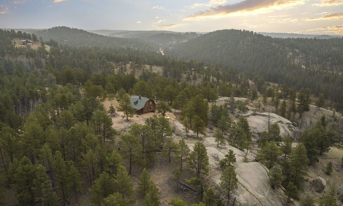 Divide Cabina | New & Discounted! Cozy Log Cabin on 5 Acres w/ Pikes Peak View