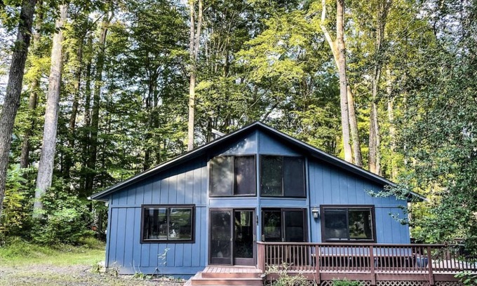 Locust Grove Cabaña | *NEW* Dog-friendly Cottage with Lake/Beach Access