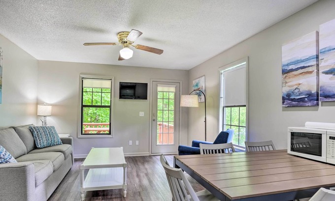 Winchester Cabina | Dog-Friendly Lakefront Cabin w/ Deck Dining!