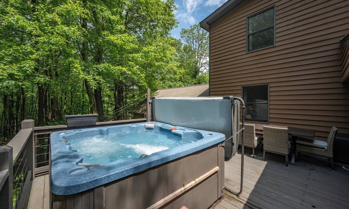 Mountainside Casa | New! Dog Friendly Wooded Escape w/ Hot Tub
