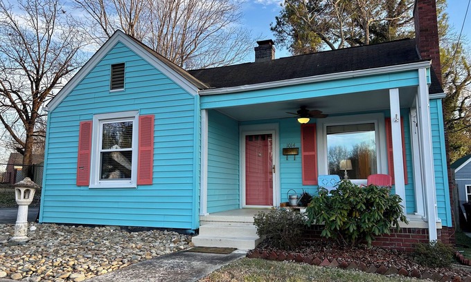 Burlington Casa | New! Downtown Burlington Bungalow, close to Elon!