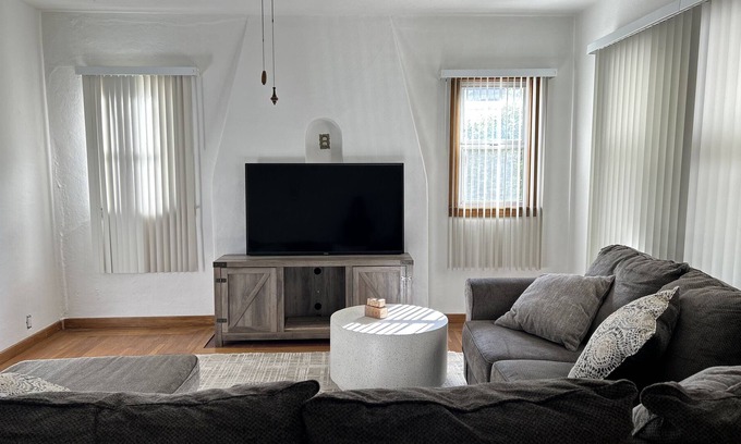 Central Davis Casa | New Downtown Davis vintage home