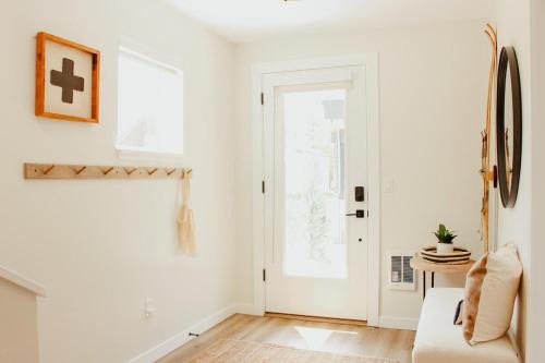 Hailey Casa | New Downtown Hailey Condo with Rooftop Hot Tub