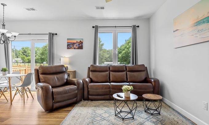 Boiling Springs Casa | New duplex; sleeps 6! Pet friendly! Perfect for traveling medical and families!