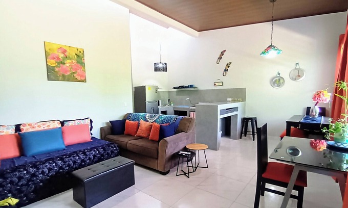 Hatillo Casa | New Duplex Sleeps 6--5 Mins to Dominical Beach-30 Mins to Marino Ballena N. Park