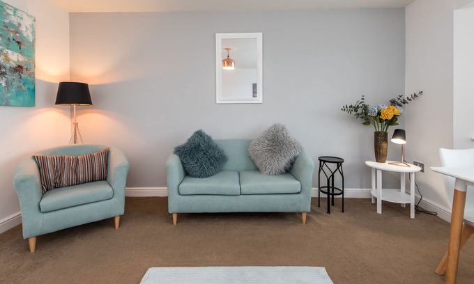 Durham Apartamento | New Durham Courtyard - perfecto para personas que visitan / trabajan en Durham