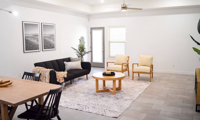 Biggs Field Casa | NEW! Eastlake modern 4bed 2bath!
