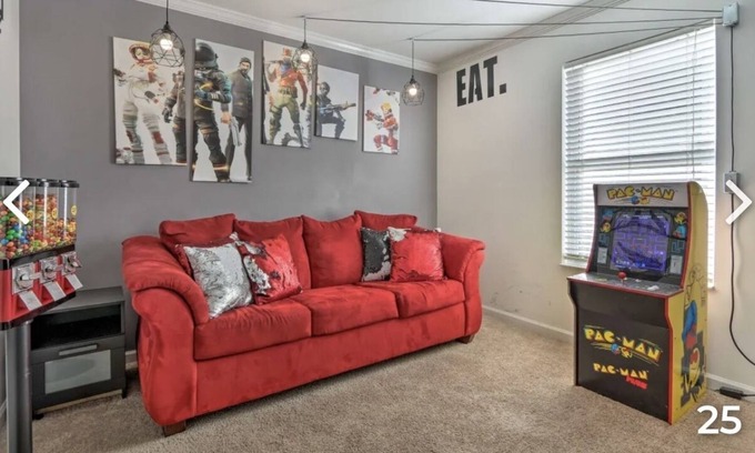 Summit Station Casa | NEW Elegant Home w/ Themed Rooms