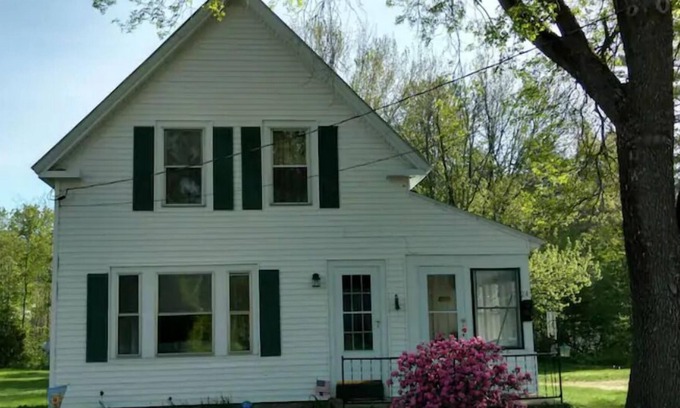 Fryeburg Casa | New Englander in Historic Village