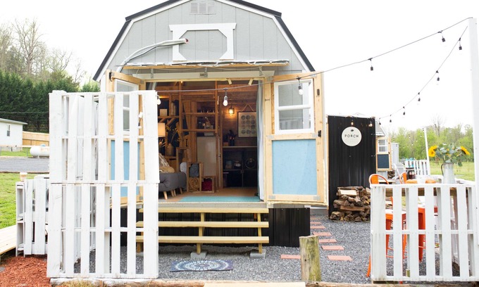Newport Casa | NEW! English Creek Hideaway- Little Black Barn with Community Barn