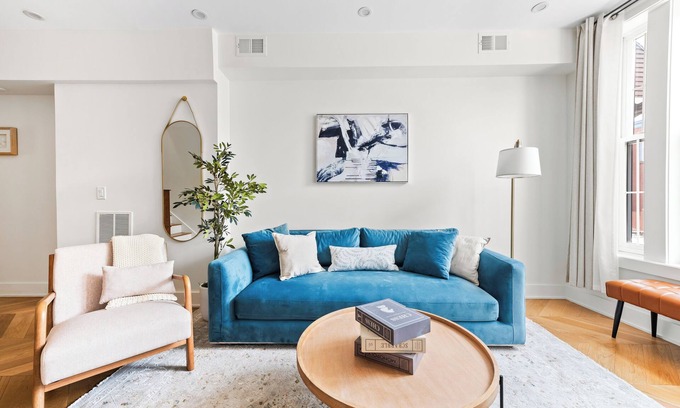 West Side Casa | NEW! Entire 3 Flrs Townhome w/Arcade; Under 10 Mins Drive to All Path Trains