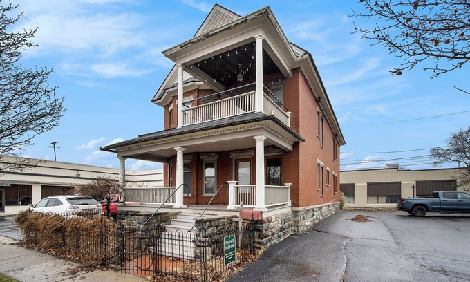 Central Business District Casa | NEW Entire Gorgeous Victorian Home Downtown Kalamazoo - Sleeps 16!
