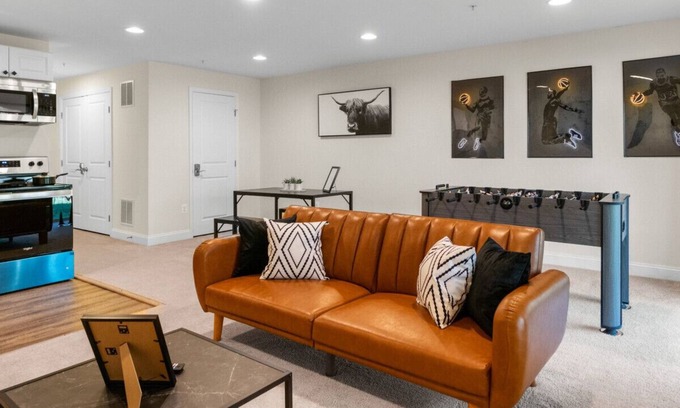 Hanover Apartamento | NEW! Entire Guest Suite | BWI AIRPT | Work & Play
