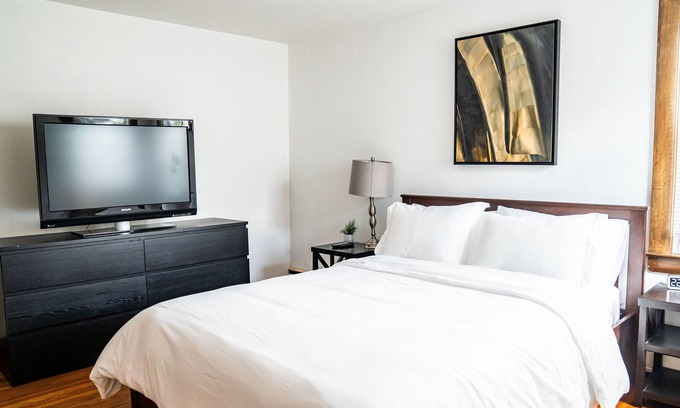 Nashua Casa | -NEW Entire Home - Sleeps 11 - 45 Mins to Boston-