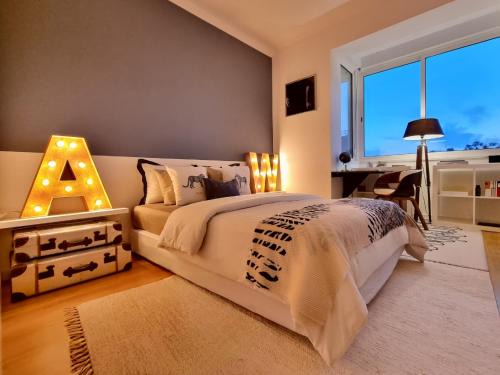 Linda-a-Velha Apartamento | NEW - Epic Design -AC, Balcony, Free Parking