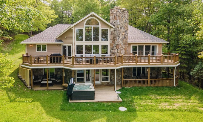 Mountainside Casa | New! Epic Lake Views, Games, Hot Tub Comfort & A/C