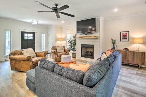 Bella Vista Casa | New Everything! Comfy Home with Deck and Trail Access!