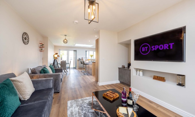 Seisdon Casa | *New Exclusive* Luxury spacious 6-bed, sleeps 14- Solihull,JLR, NEC, Birmingham