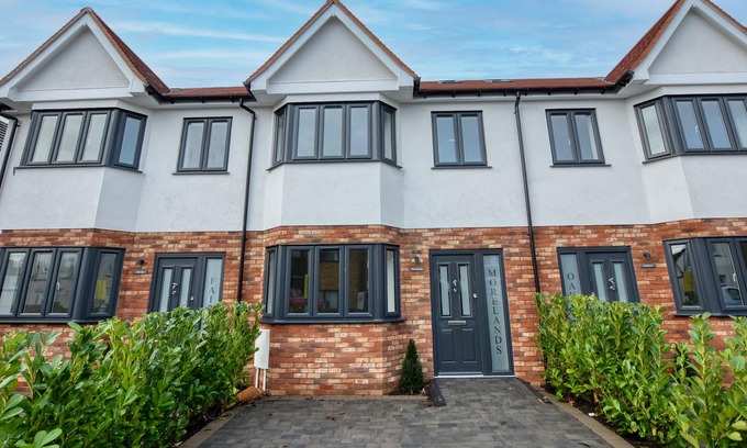 Southend-on-Sea Casa | New executive 4 bedroom home close to the beach
