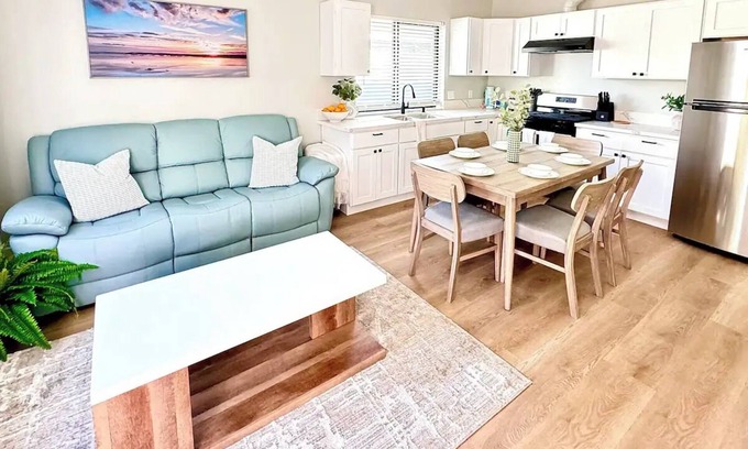 Costa Mesa Casa | NEW Executive Residence I Luxury Shopping I Beach