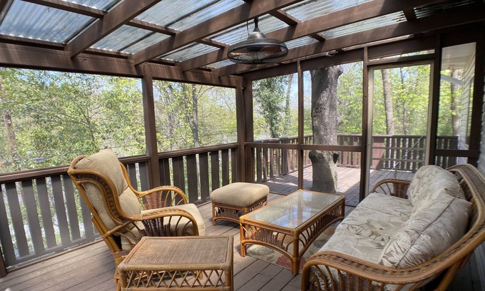 Hillcrest Casa | NEW! Family Home Centally Located, near great dinning, Zoo, Parks- NON SMOKING