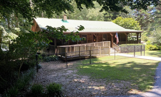 Gumlog Cabina | New finished lower level. Peaceful 5-bedroom lake front cabin easy walk to lake.