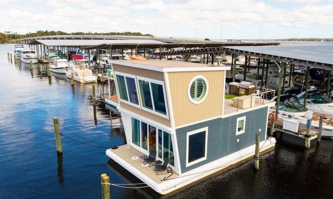 Fleming Island Alquiler De Eote | New Floating Luxury: Unique Houseboat Retreat
