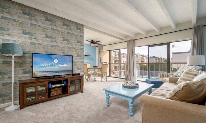 Caine Woods Condominio | New for 2024! Charming 2 Bedroom Condo with a Pool!