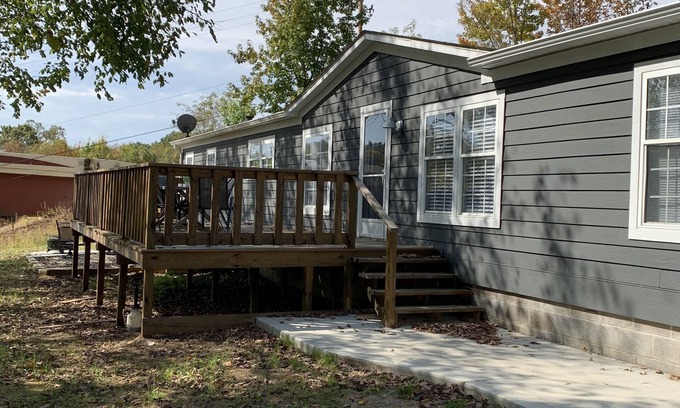 Nelsonville Casa | New for FALL 2022! The Foundry 15 minutes from Hocking Hills or Ohio University.