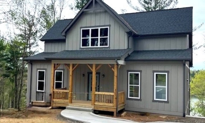 Nebo Casa | New four bedroom house with private dock on Lake James.